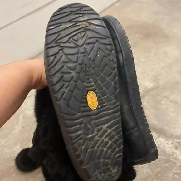 Manitobah fur boots - Picture 5 of 7